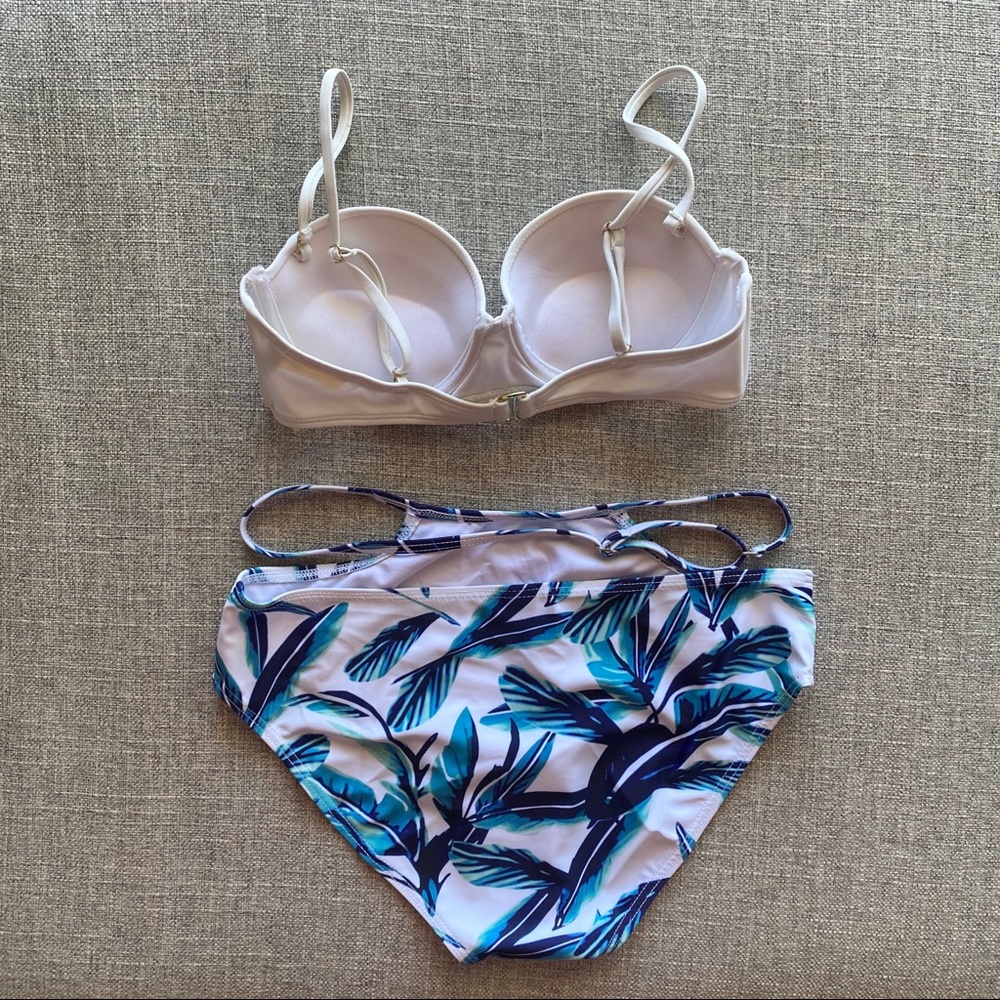 Bikini Set - Picture 2 of 3